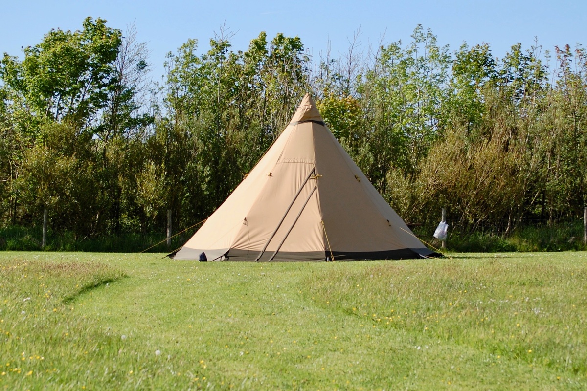 Handsome tipi tent